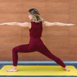 7 Cara Mengoptimalkan Kesehatan Tulang dengan Yoga