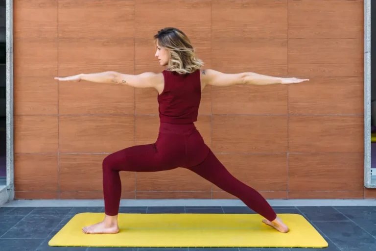 7 Cara Mengoptimalkan Kesehatan Tulang dengan Yoga
