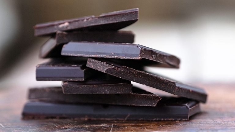 10 Makanan Mood Booster: Tingkatkan Serotonin Secara Alami