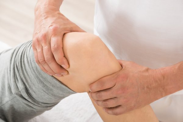 5 Teknik Pijat Ringan untuk Meredakan Sakit Lutut 5 Teknik Pijat Ringan untuk Meredakan Sakit Lutut
