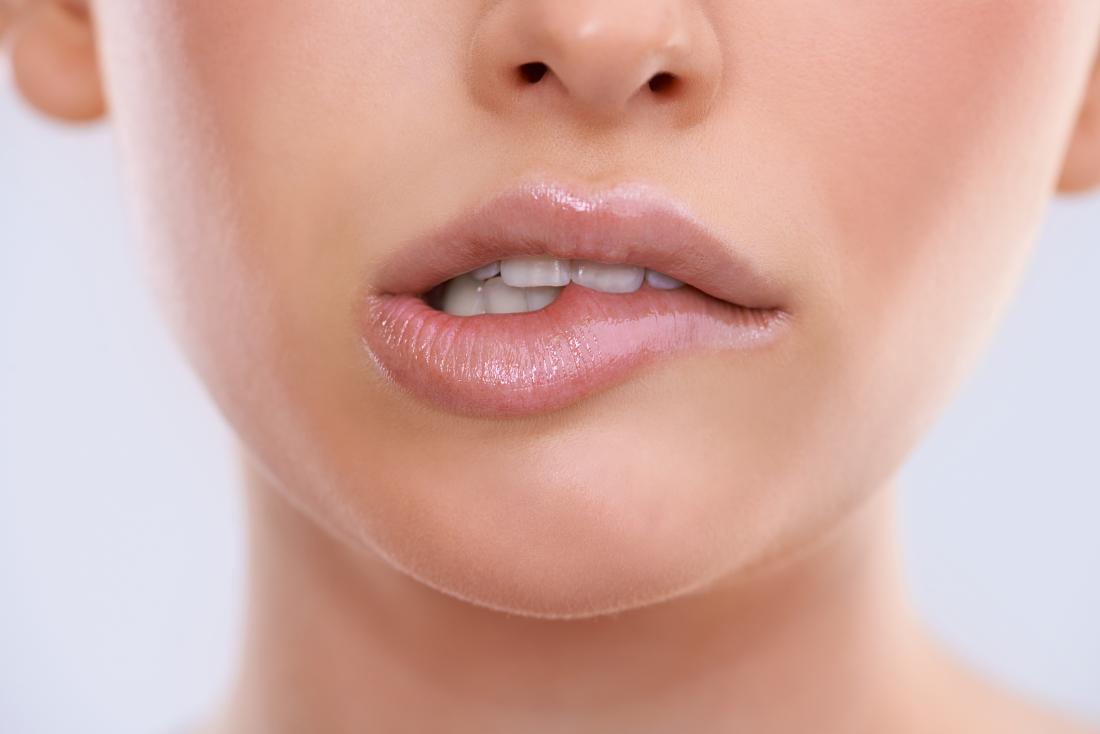 5 Kebiasaan Sehari-hari yang Merusak Kesehatan Bibir