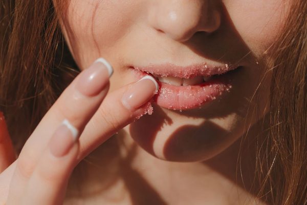 5 Alasan Kenapa Bibir Perlu Eksfoliasi Rutin 5 Alasan Kenapa Bibir Perlu Eksfoliasi Rutin