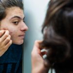 7 Tips Biar Gak Tergoda Mencetin Jerawat