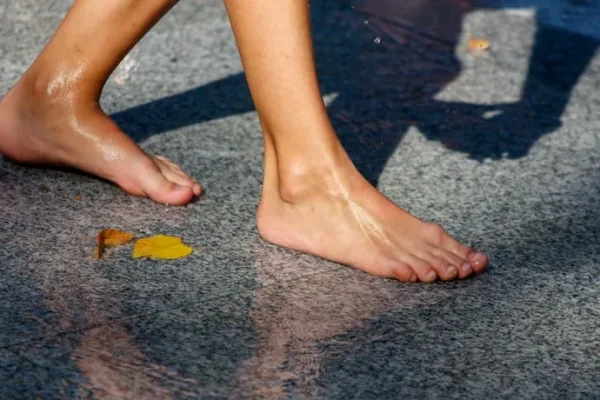 5 Cara Sederhana Mengatasi Kaki Dingin dan Berkeringat 5 Cara Sederhana Mengatasi Kaki Dingin dan Berkeringat